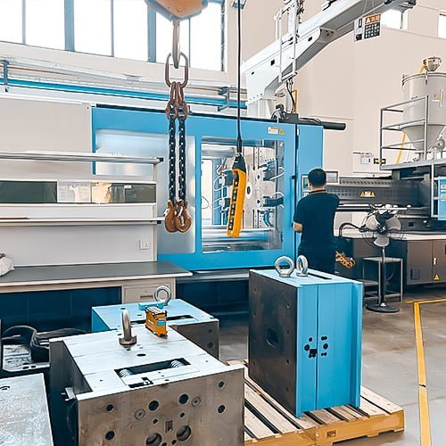 Operating a Plastic Injection Molding Machine